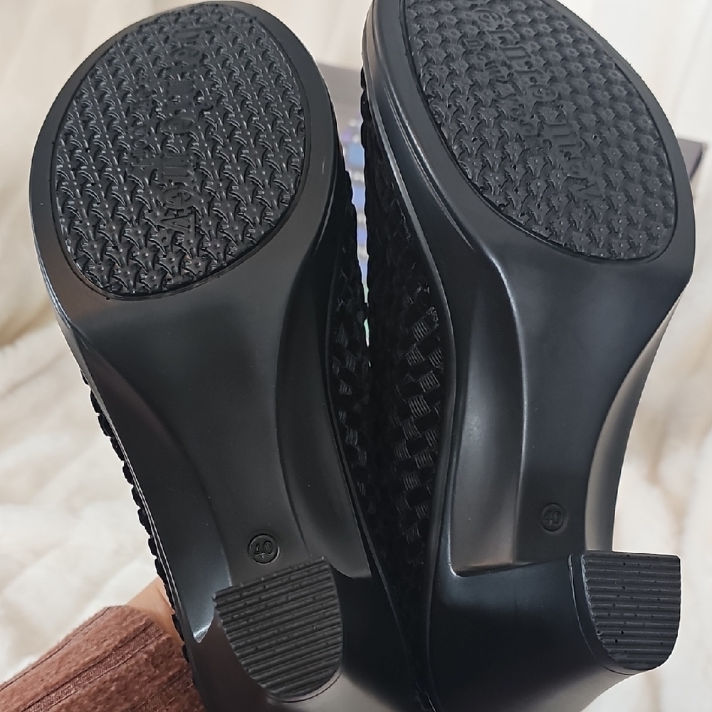 bernie mev. Elegant Black Woven Heels Chesca - Picture 11 of 13